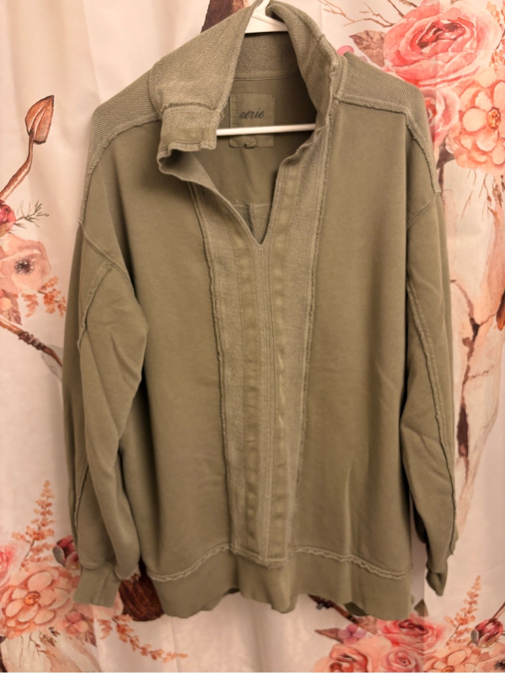Small ladies Aerie Olive Pullover sweater
